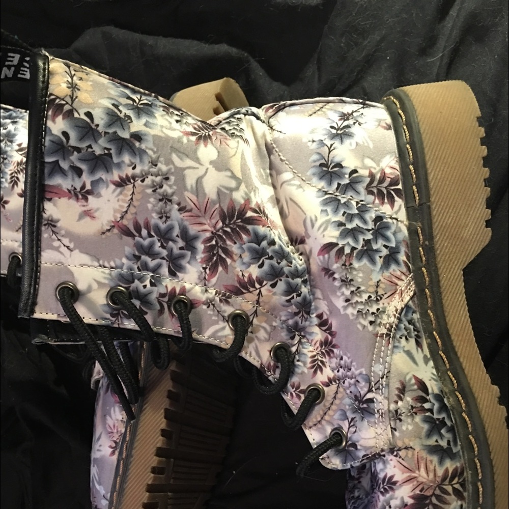 Floral combat boots! 8.5